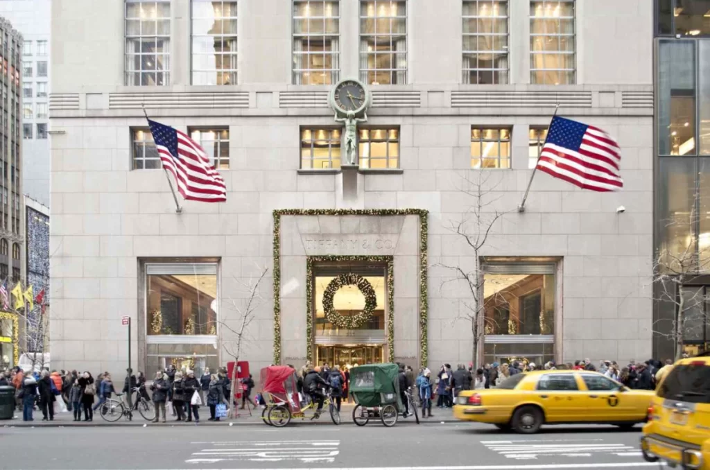 Fachada da Tiffany & Co em Nova York, loja icônica da Quinta Avenida
