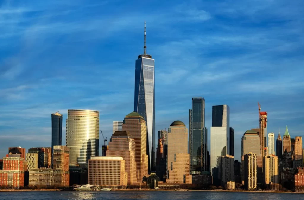 Ingresso One World Trade Center Nova York 2026 (One World Observatory) - Vista panorâmica de Manhattan com o One World Trade Center dominando o horizonte de Nova York.