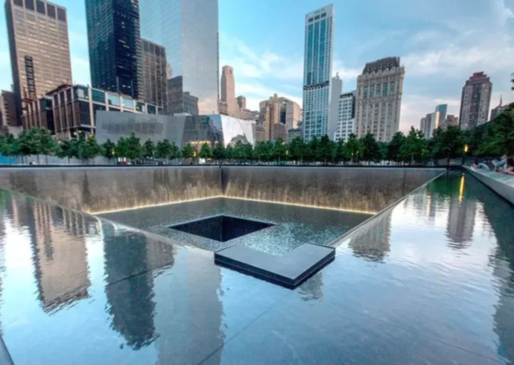 Roteiro 5 Dias em Nova York - O Memorial do 11 de Setembro é um dos lugares mais marcantes de Nova York, silencioso e cheio de significado