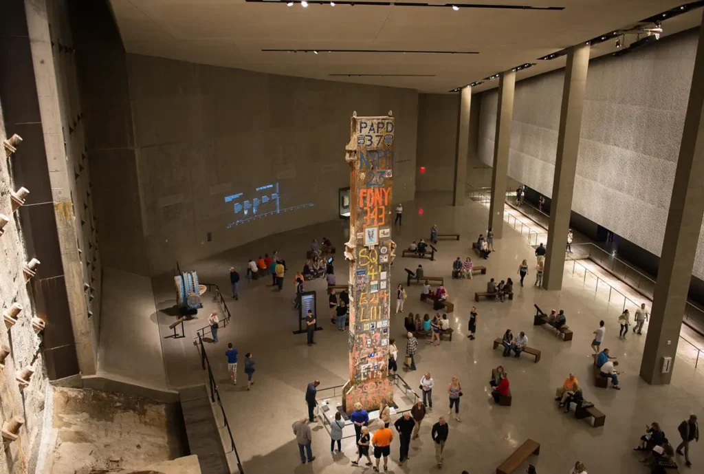 Foundation Hall no Museu do 11 de Setembro, com a Last Column no centro.