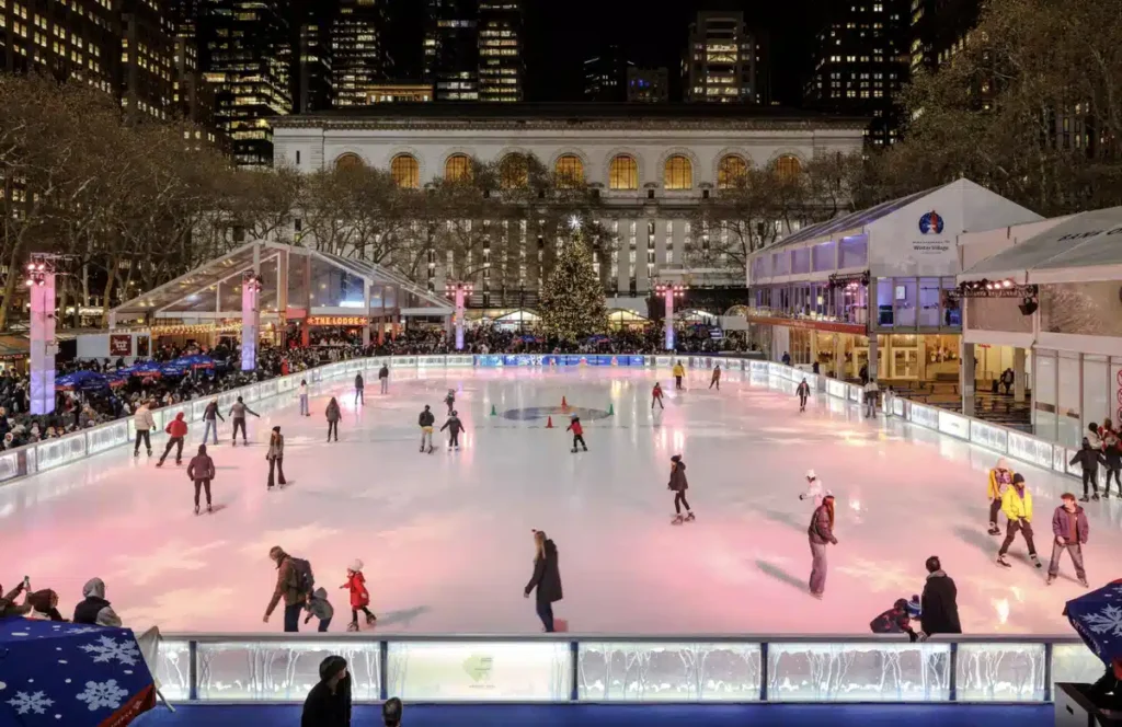 O Bryant Park Winter Village é um dos passeios mais populares do Natal em Nova York, reunindo pista de patinação no gelo, árvore iluminada e feira de Natal no coração de Manhattan.